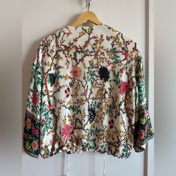 Flowy Zara loose jacket with kimono style sleeves. - Picture 5 of 6